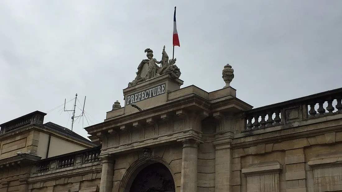La cour d'honneur de la préfecture devient cour Jean-Moulin